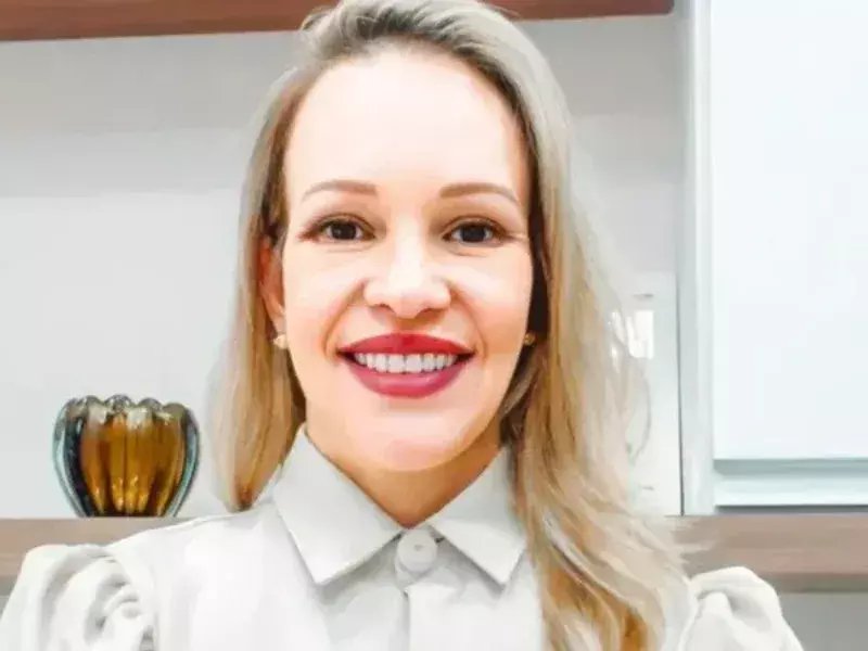 scheila-mayrink-sevegnani-cirurgia-dentista-59720-e579e